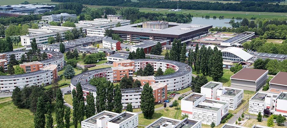Vue aérienne du campus de l'Ecole polytechnique et de ses partenaires
